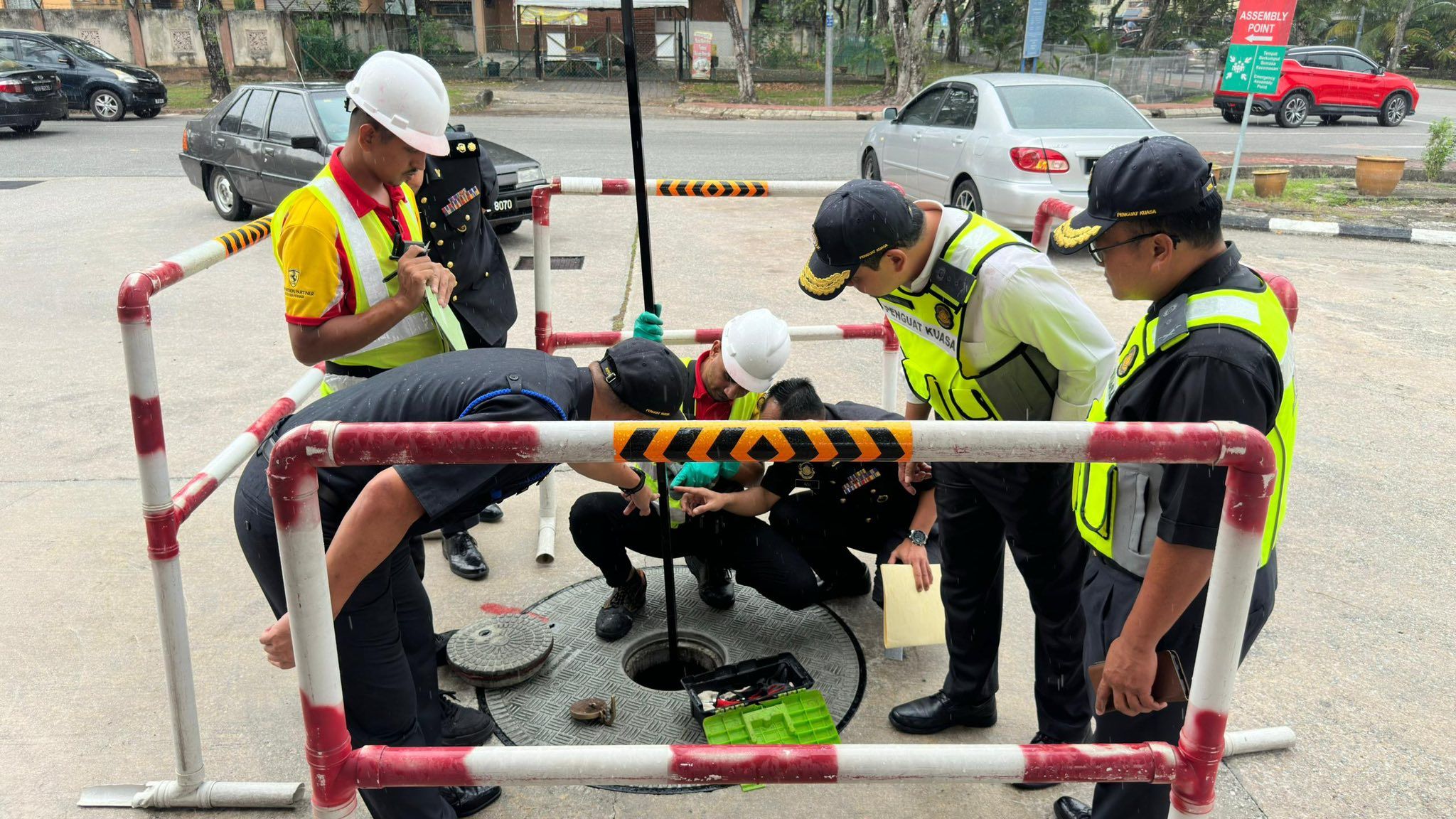 எரிபொருள் முறைகேடு நடவடிக்கைகளைத் தடுக்க பெட்ரோல் நிலையங்களில் ட்ரோன்கள், தொடர்ச்சியான ரோந்துப் பணிகள் மூலம் கண்காணிப்பு தீவிரப்படுத்தப்பட்டுள்ளது