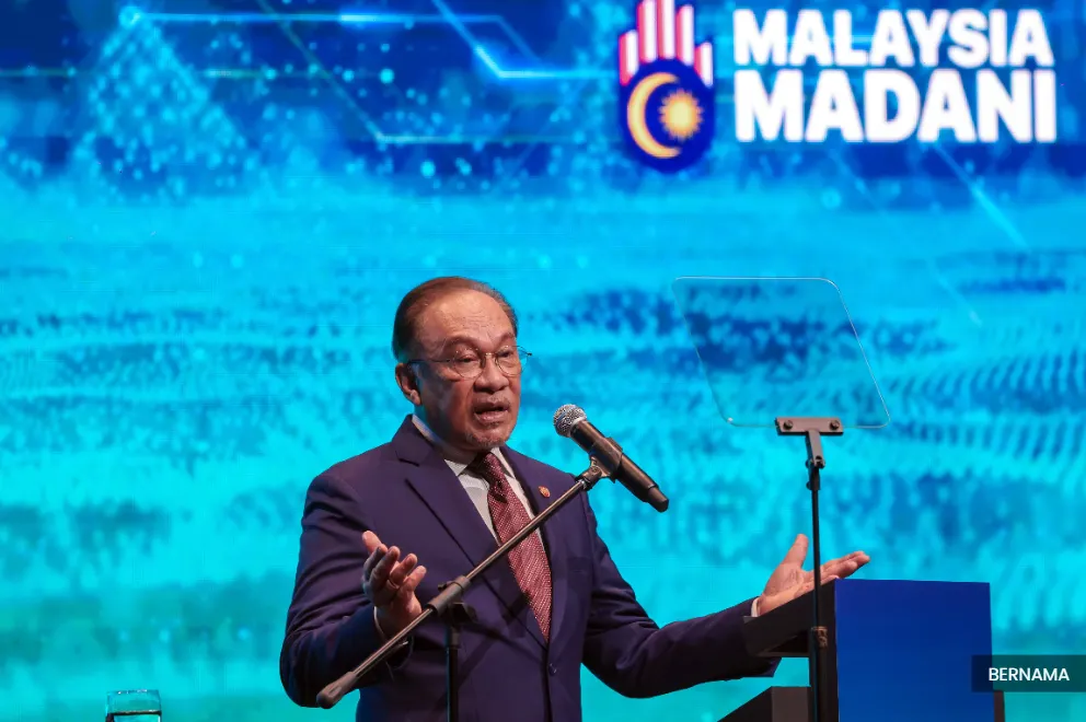Anwar invites defence industry giants to partner locals