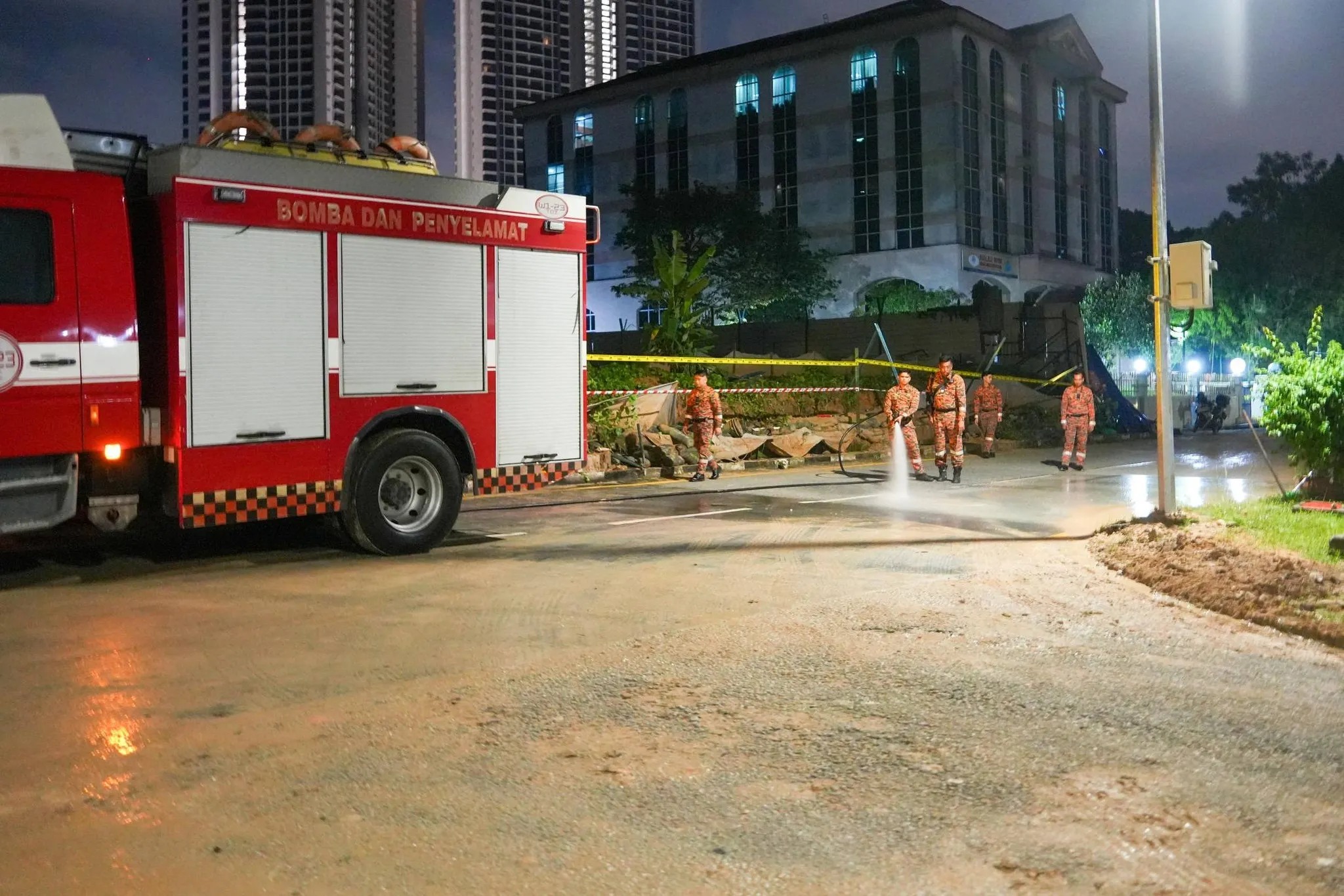 敦依斯迈花园暴雨挡土墙坍塌 工程部令彻查评估结构完整性