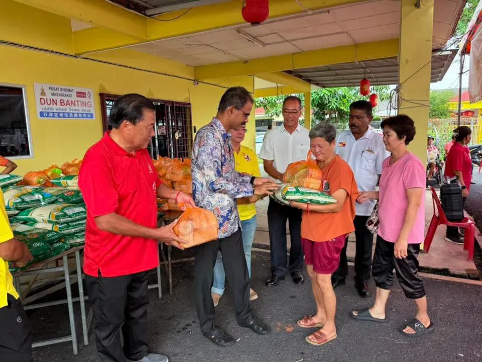 வாழ்க்கைச் செலவினச் சுமையைக் குறைக்க , 200 பந்திங் குடியிருப்பாளர்களுக்கு உதவி
