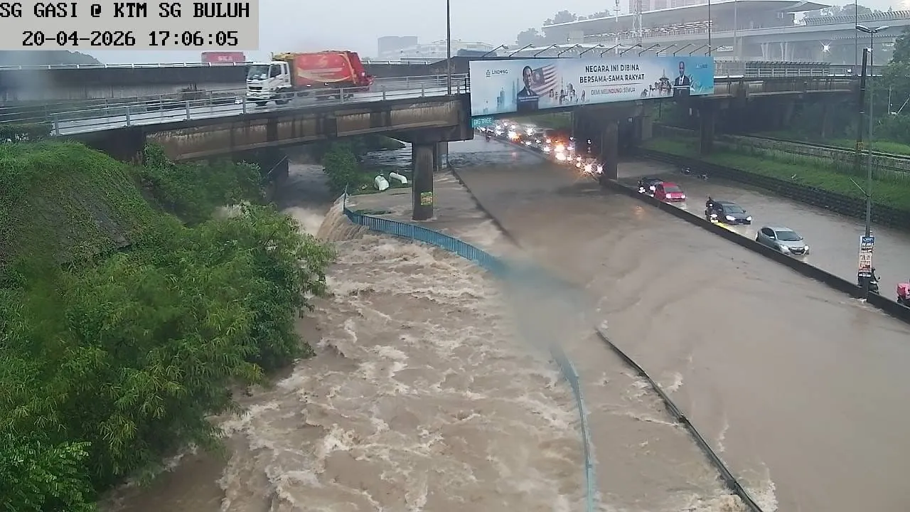Lapan kawasan di Selangor dilanda banjir kilat
