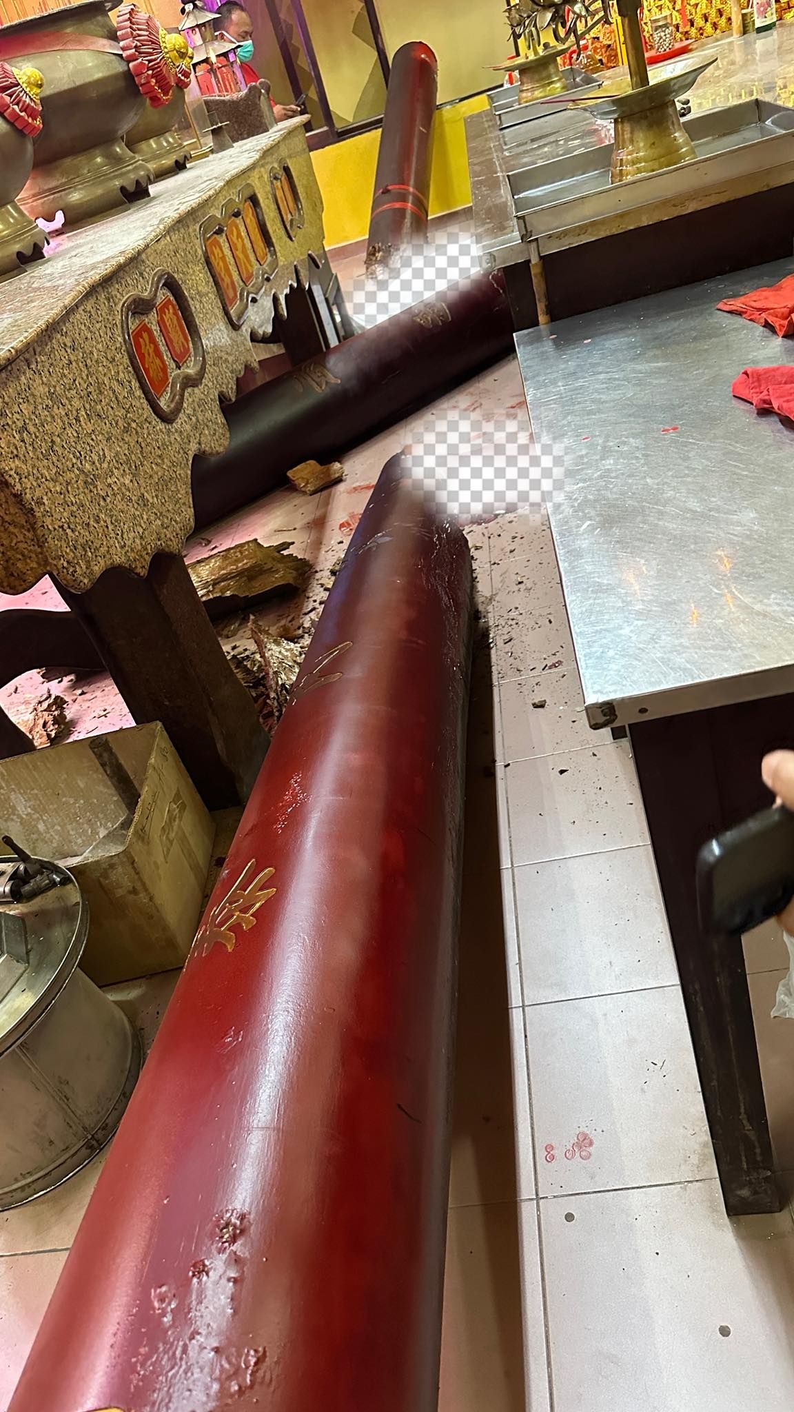 神庙打扫突被横梁砸中 15岁少女伤重身亡