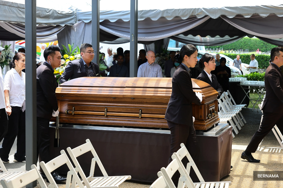 Tun Dr Ling given final rites at Xiao En Memorial Park