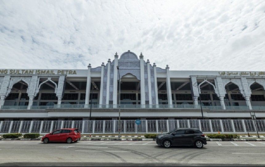 丹机场沦飙车道蒙羞  陆兆福指示陆交局执法