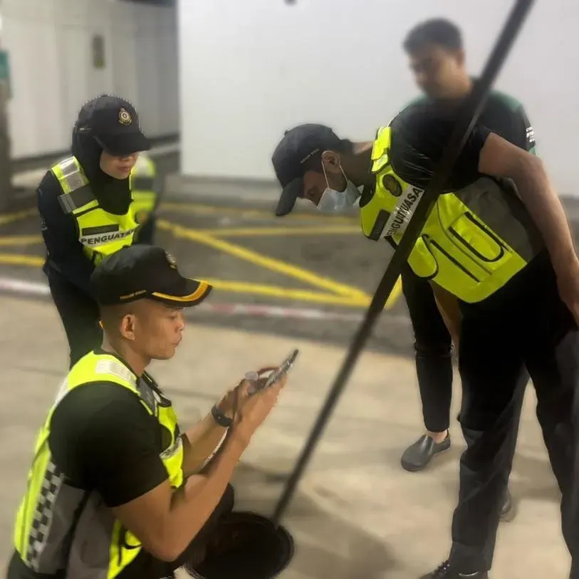 சிலாங்கூர் உள்நாட்டு வர்த்தகம்  அமைச்சு (KPDN), நிர்ணயிக்கப்பட்ட விதிமுறைகள் மீறப்படாததை  உறுதி செய்ய 10 பெட்ரோல் நிலையங்களை சோதனையிட்டது.