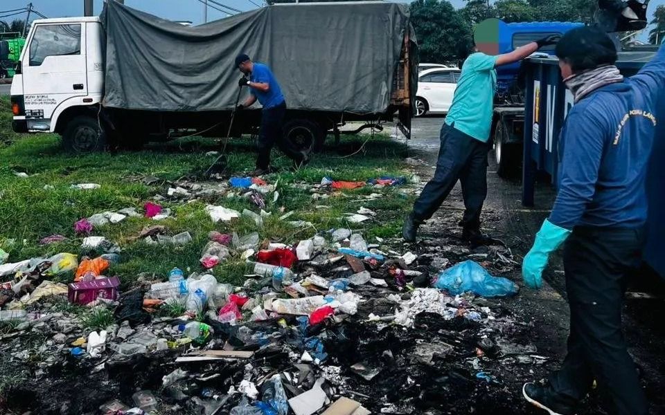MPKL bersih tapak pembuangan sampah haram di Jalan Banting-Klang