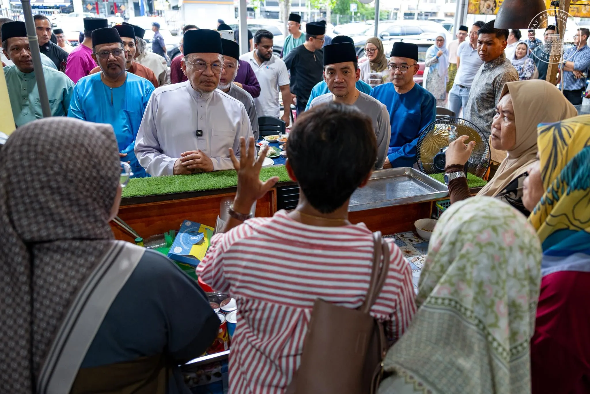 安华否认藏巨款指控  挑战诽谤者出示证据