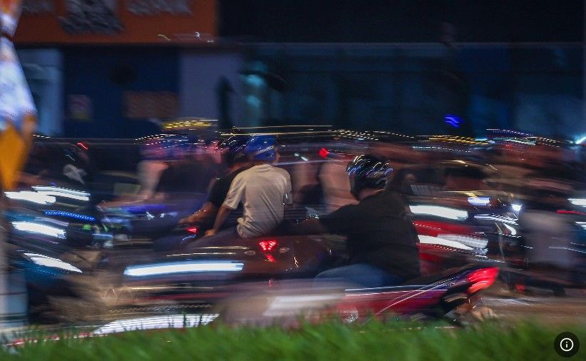 隆警联合各机构漏夜取缔飙车族  98摩托被扣.开751张罚单