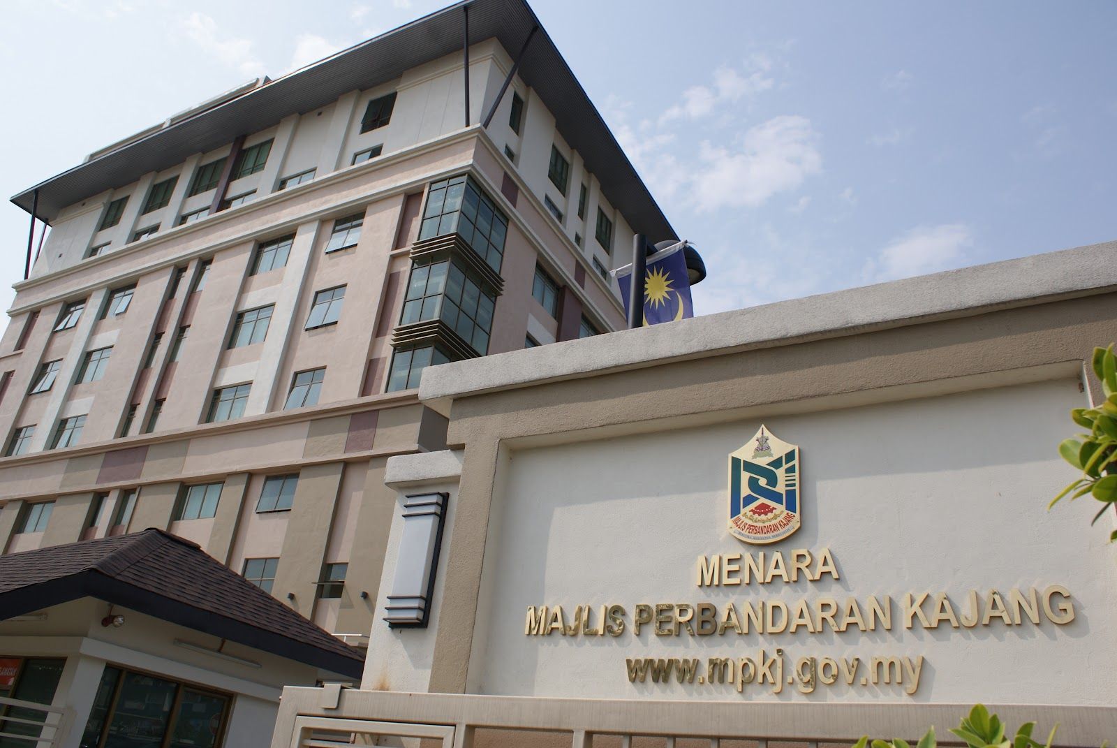 13 foreigner-run Bangi storefronts shut over licensing breaches