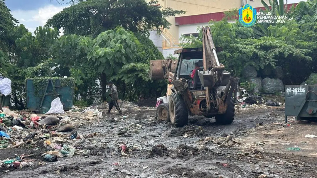 散发恶臭滋扰居民 安邦市会封锁非法垃圾场