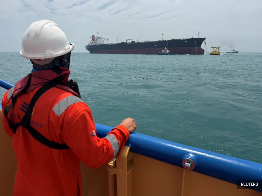 Shipping through Hormuz plunges amid ongoing tensions