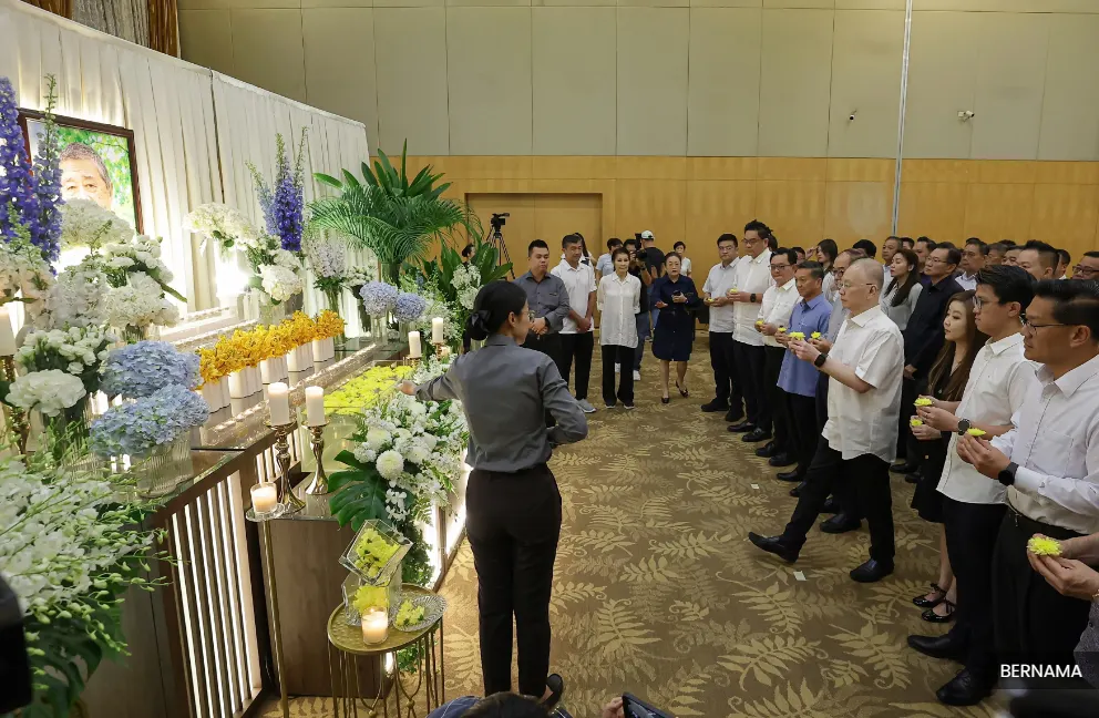 MCA leaders, public pay final respects to Tun Dr ling