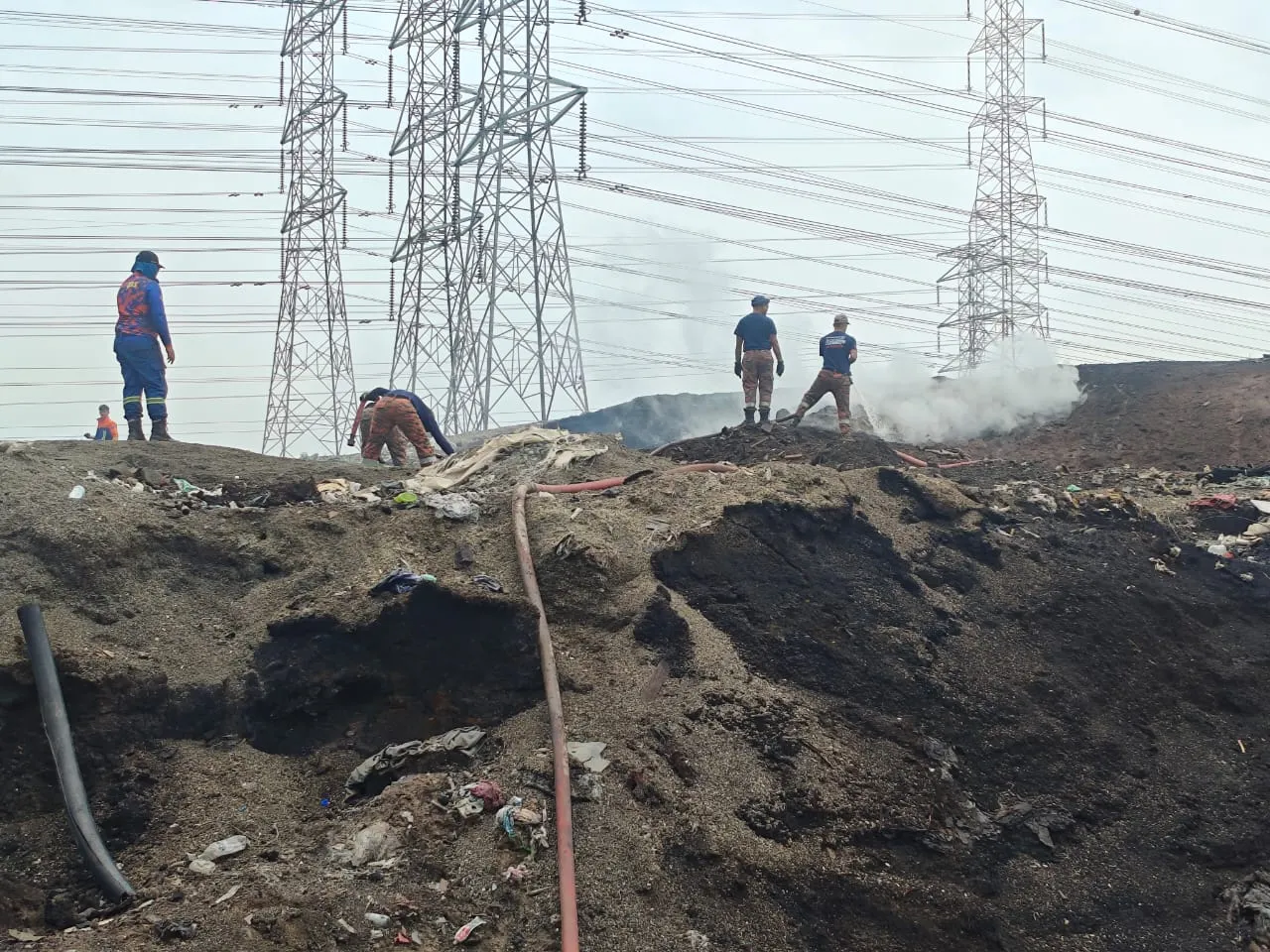 Fire breaks out at illegal landfill in Kapar