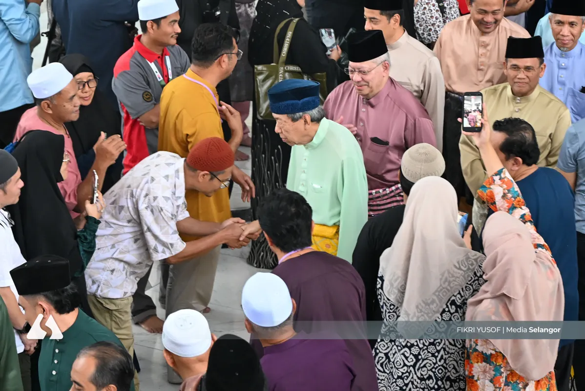 Simpanan duit raya sejak kecil, empat beradik tunai haji usia muda