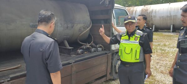 KPDN Selangor tumpas cubaan seludup diesel di Klang