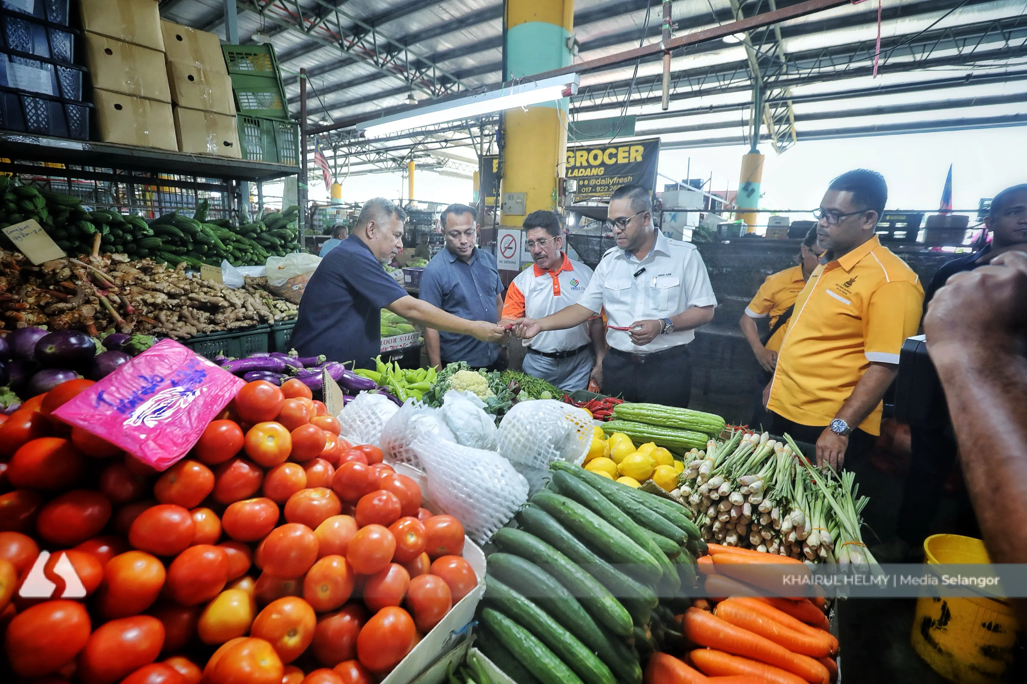 Bekalan makanan di Pasar Borong Selangor mencukupi, harga terkawal