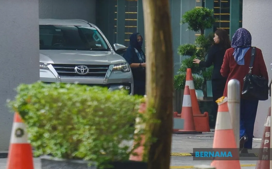 Anak Tun Daim tiba di Mahkamah Kuala Lumpur