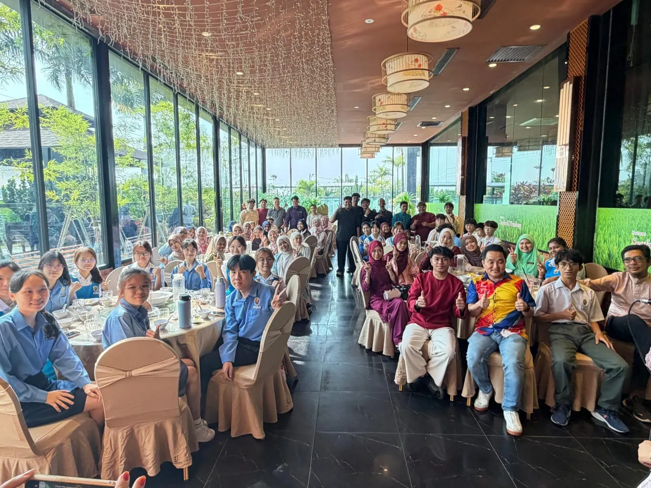 黄瑞林与SPM考生聚餐 吁毕业生谨记饮水思源 