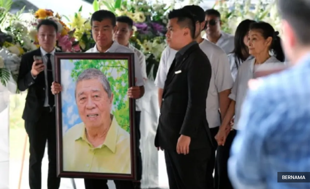 林良实举殡仪式庄重肃穆  马华与政商共送最后一程 