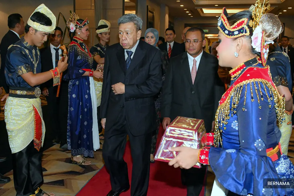 Selangor Sultan attends dinner in conjunction with State Assembly opening