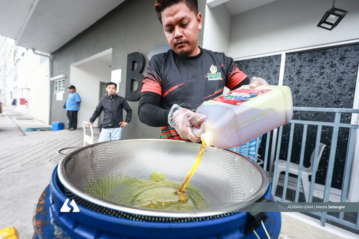 Bekas mekanik jana rezeki kutip minyak terpakai di Selangor