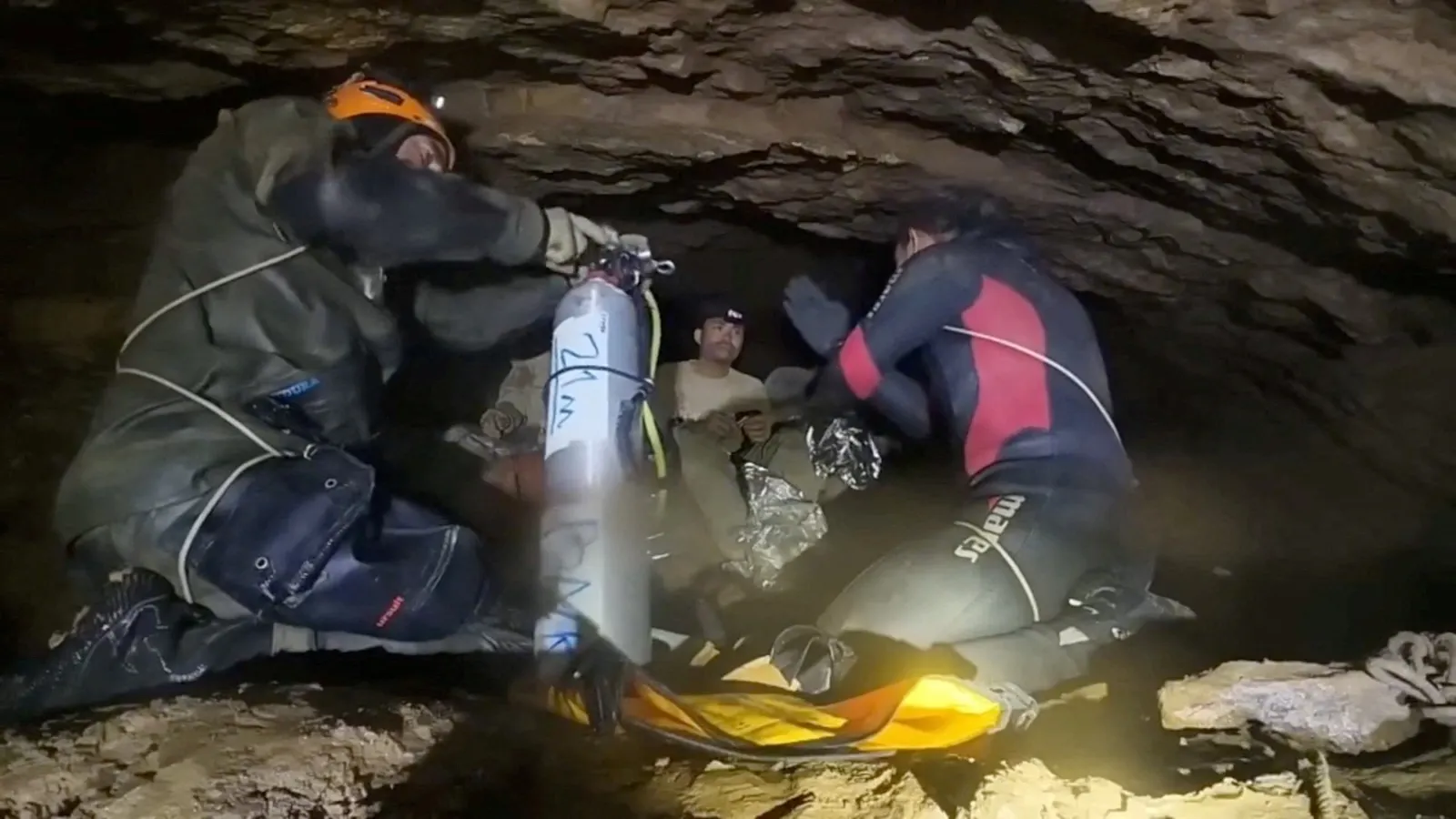 Four more rescued from flooded Laos cave, two still missing