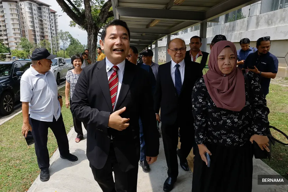 Rafizi returns to MACC to submit 28-page statement