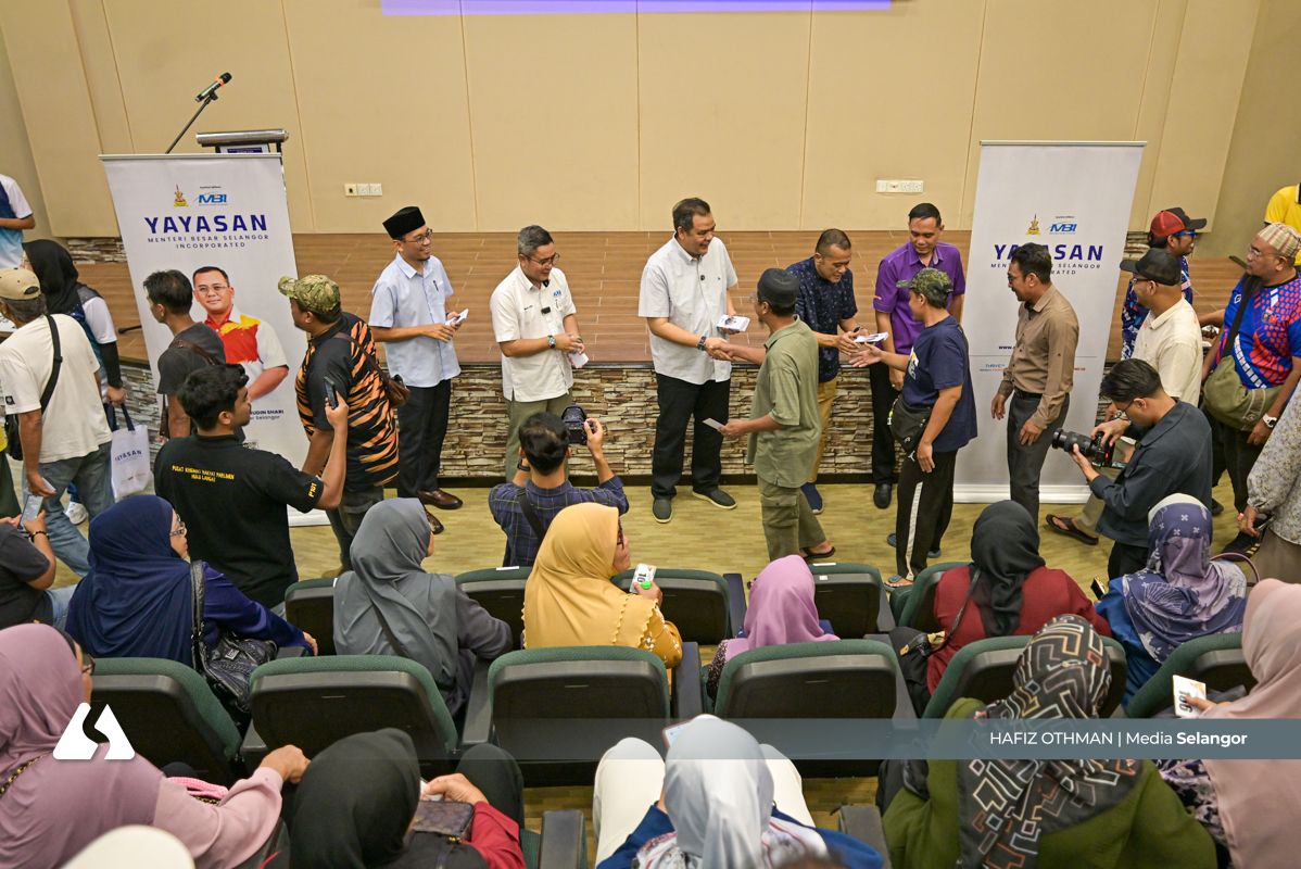 Dusun Tua flood victims receive RM60,000 aid from Yayasan MBI