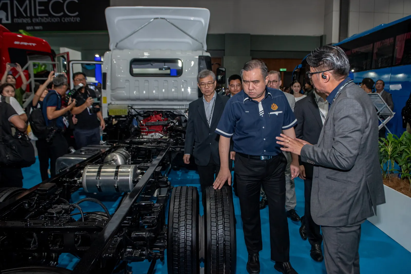 Kerajaan teliti insentif trak EV bagi kurangkan kos subsidi diesel