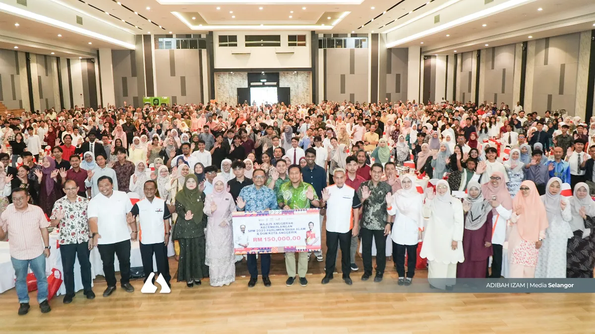 367 pelajar cemerlang SPM 2025 DUN Kota Anggerik dirai, catat keputusan 7A hingga 11A