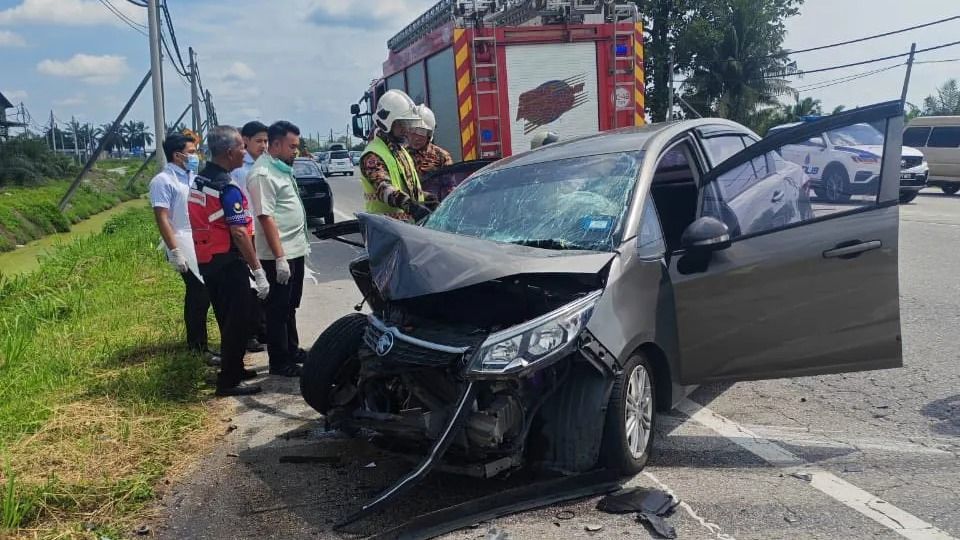 Pasangan warga emas maut tersepit dalam kemalangan