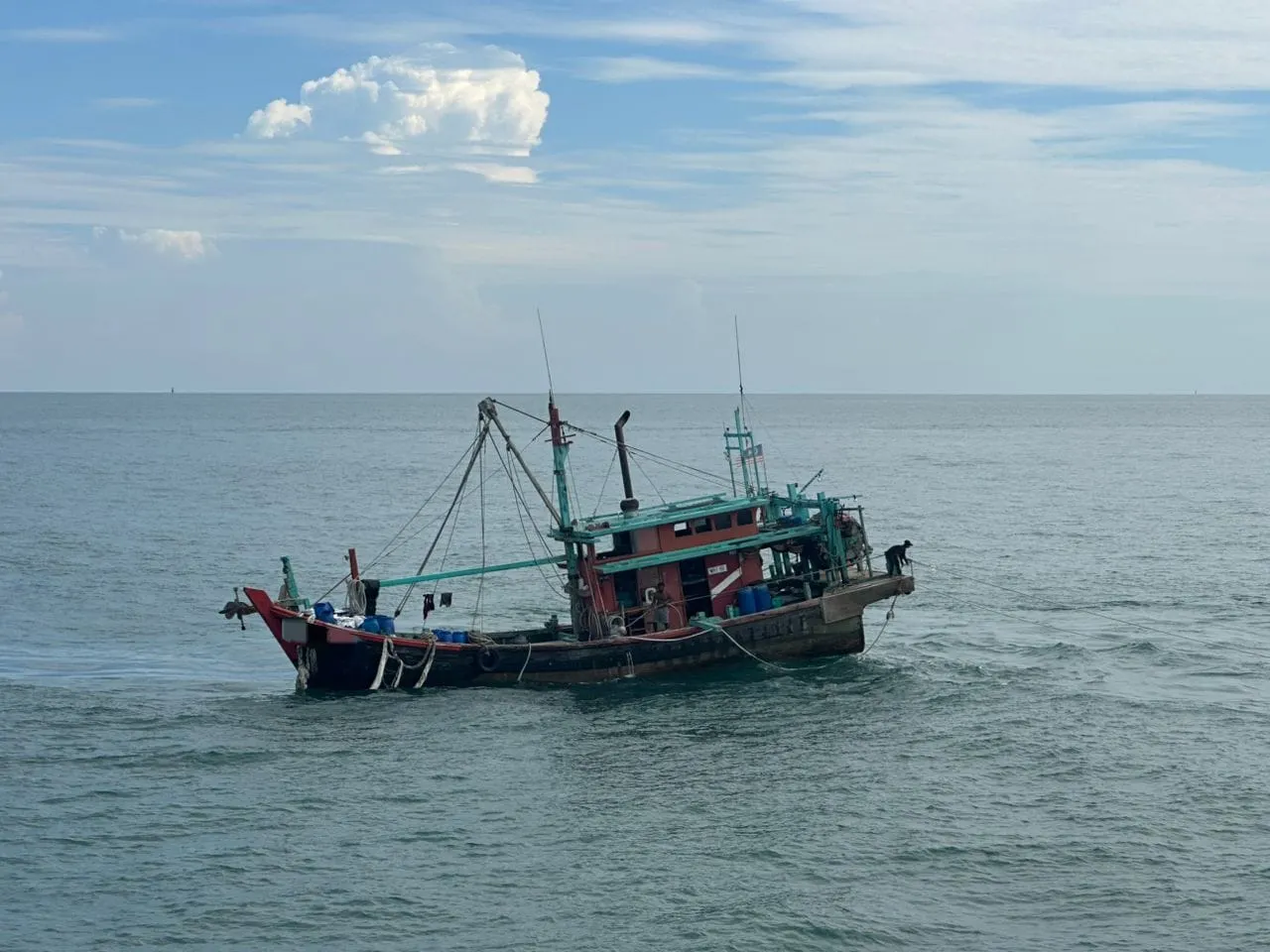 Bot nelayan tempatan ditahan langar syarat lesen - Maritim Selangor