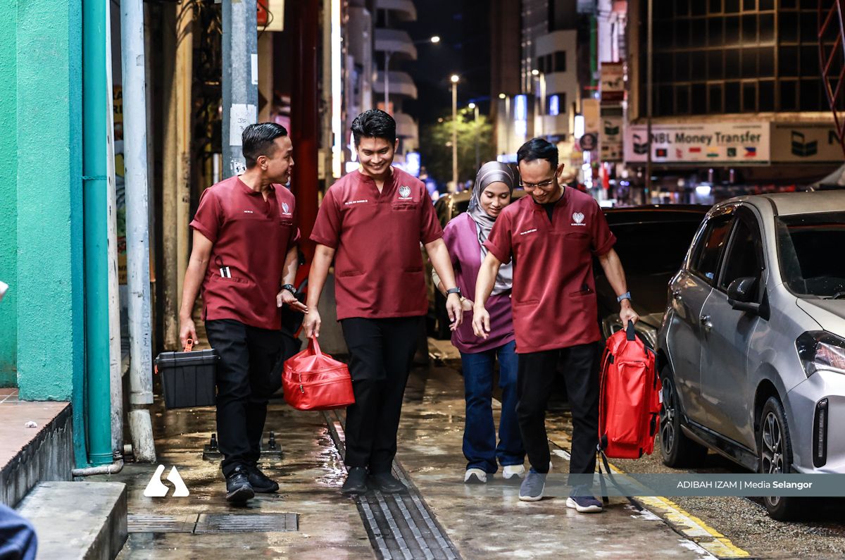 Dari medan tentera ke jalanan, Dr Jalanan bantu gelandangan di Kuala Lumpur