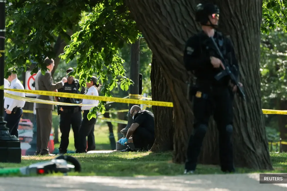 Gunman opens fire near White House, suspect shot by Secret Service