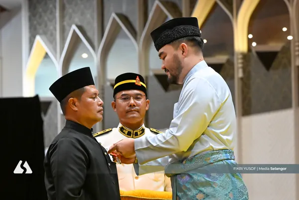 Over 200 individuals awarded medals for Sultan Sharafuddin's birthday celebration