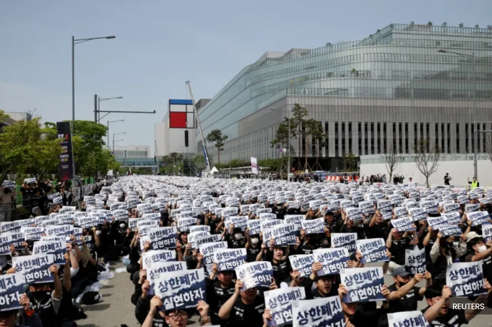 South Korea says it will pursue all options to avoid Samsung strike