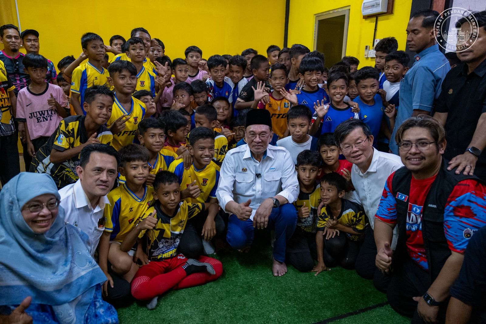 Anwar lancar Akademi Bola Sepak DNA Faisal Halim di Pulau Pinang