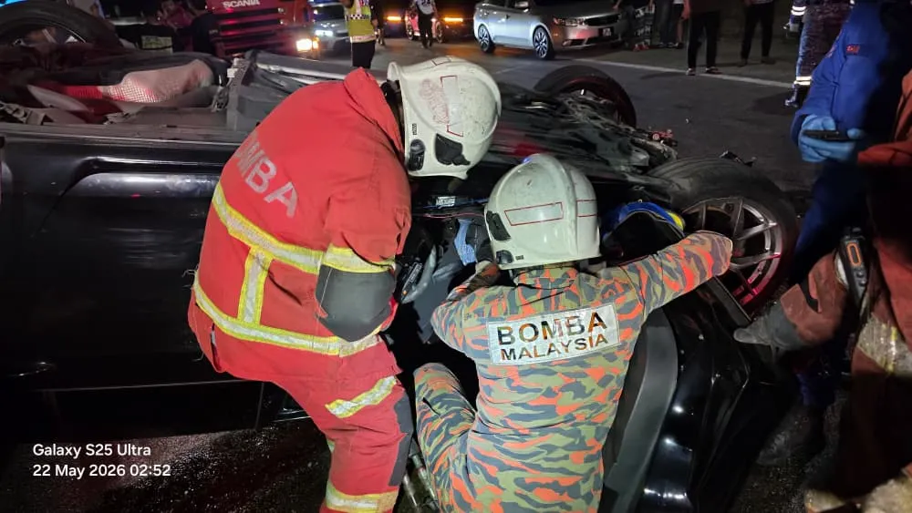 Karak highway crash kills three, seriously injures one