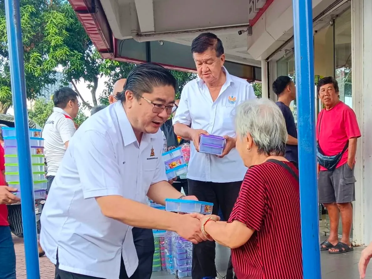 1,500 bekas makanan diagih sempena Hari Ibu di Bandar Baru Klang