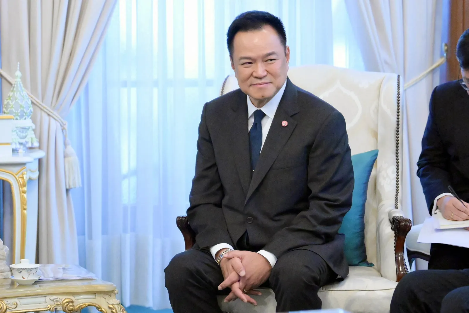 Cambodian, Thai leaders to meet in Cebu amid uneasy truce