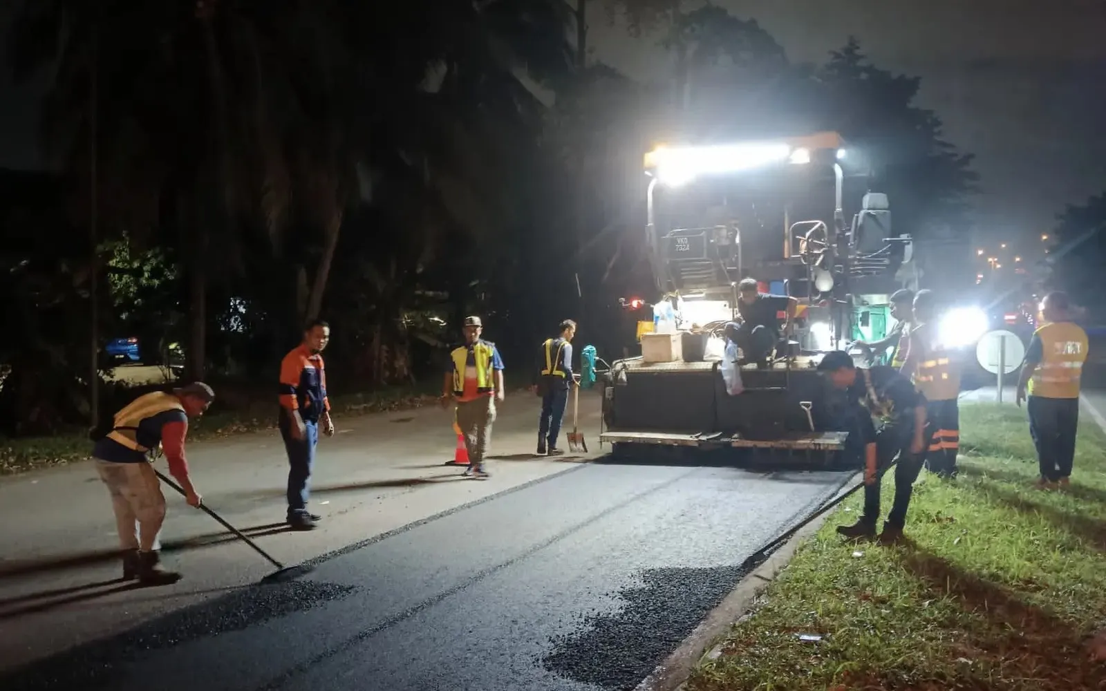 Overloaded lorries damaging Selangor's roads, says JKR