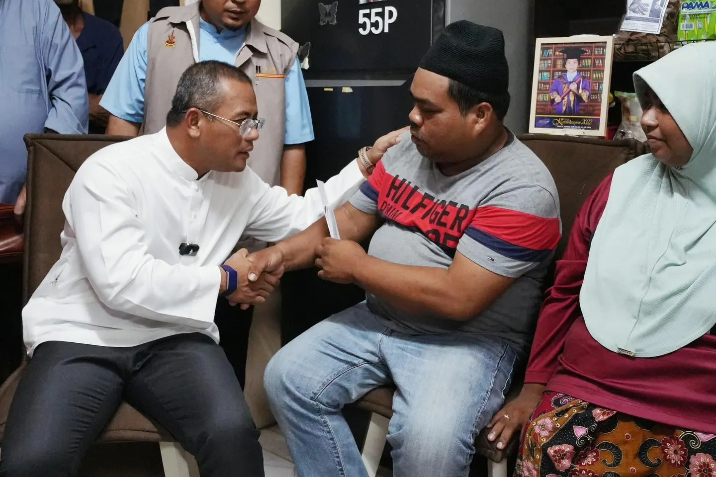 MB ziarah, serah sumbangan kepada keluarga kanak-kanak lemas di Puncak Alam