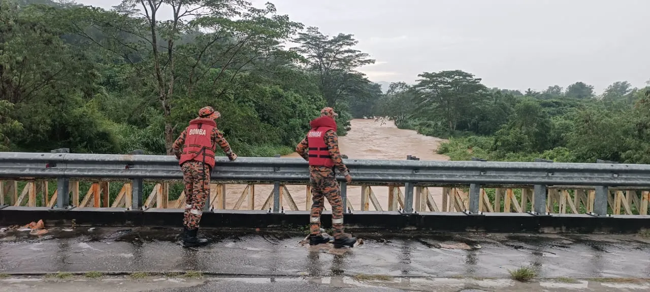 Hujan lebat sebabkan paras air sungai naik, limpahan di Rawang terkawal