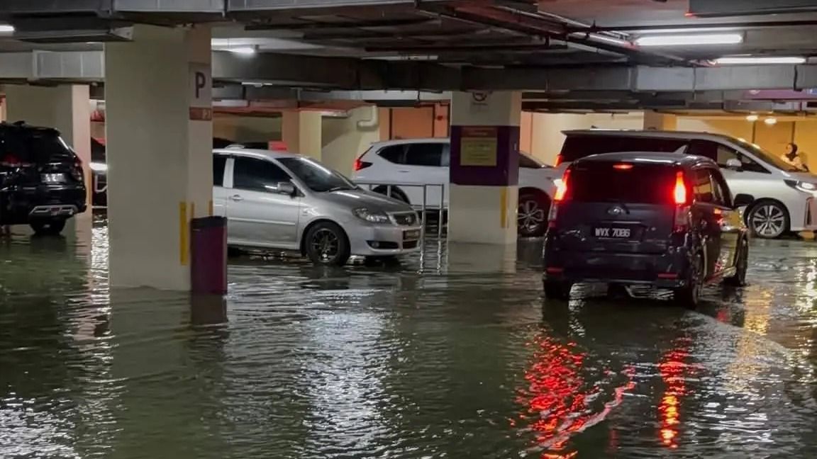 布城今午强降雨 多区包括购物中心水位上涨