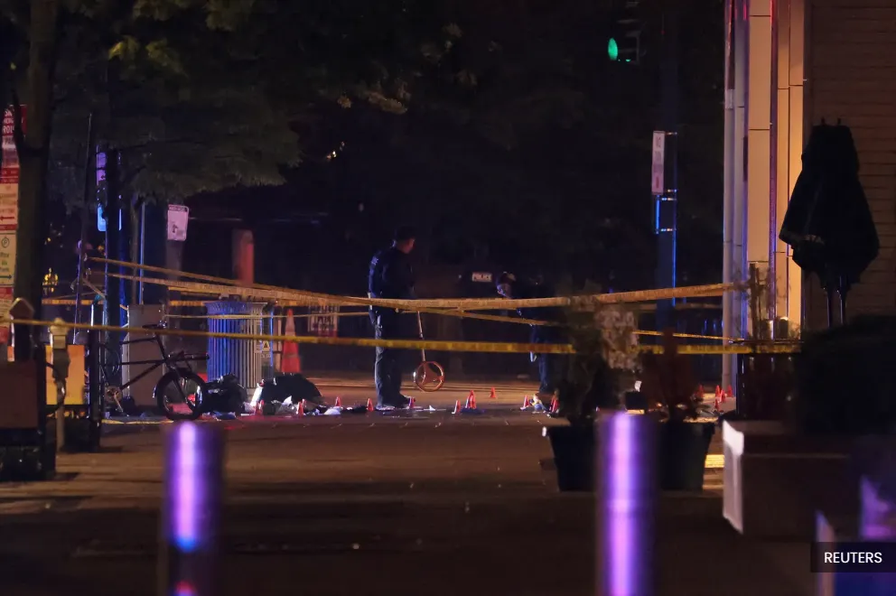 Suspect dies after trading gunfire with officers near White House