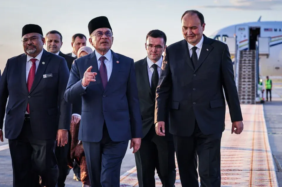 Anwar arrives in Turkmenistan for first official visit