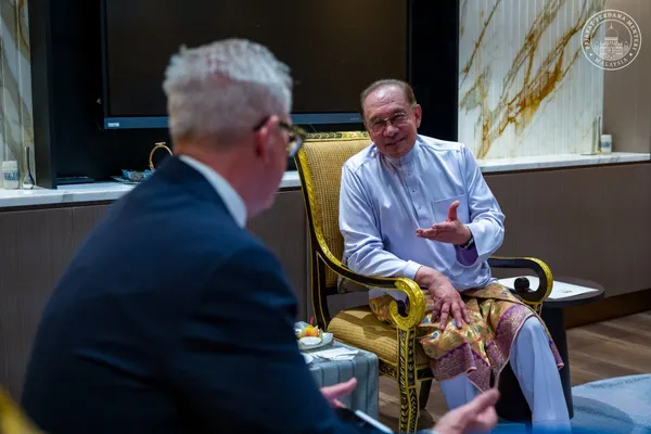 PM urges more companies to leverage 5G, bolster digital economy