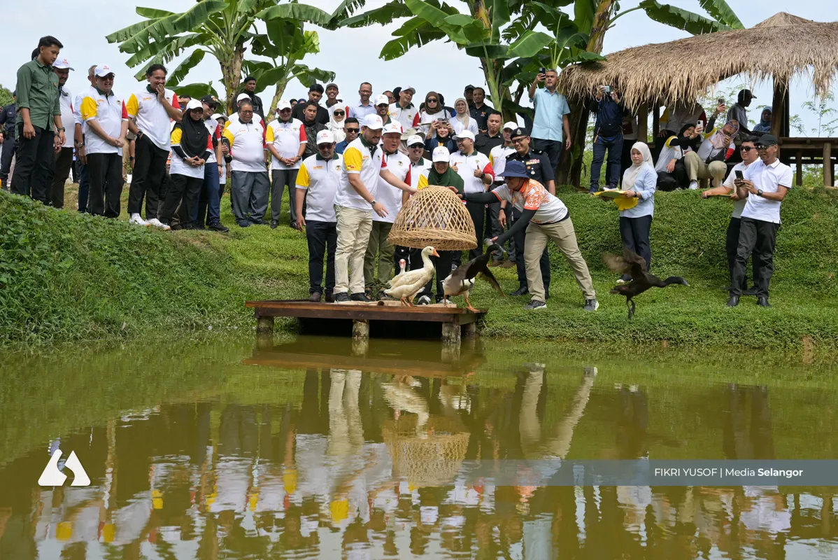 RMS visits Cyberjaya urban farm for taste of village experience in city centre