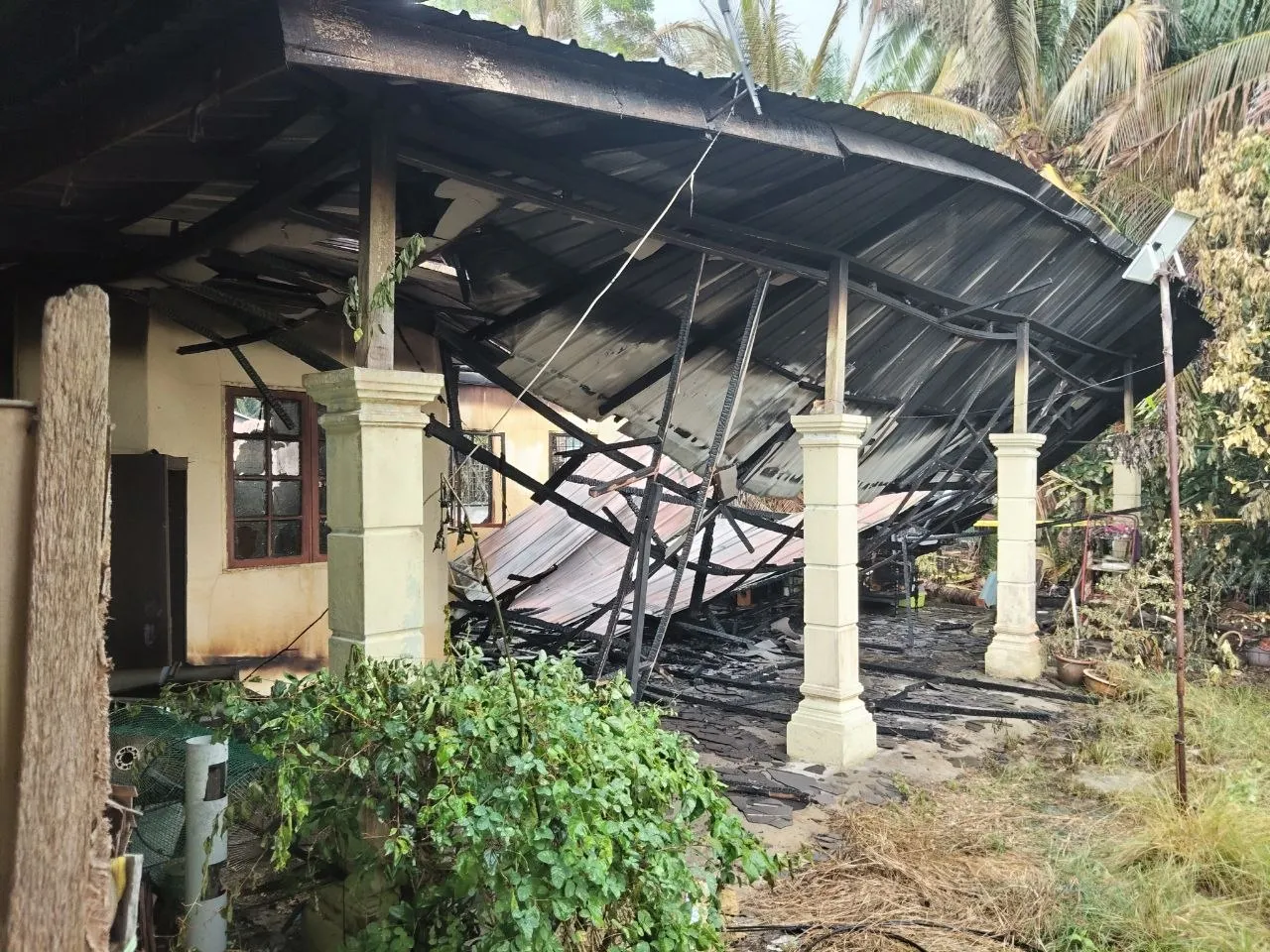 Rumah musnah dalam kebakaran, keluarga di  Sekinchan terima bantuan LZS