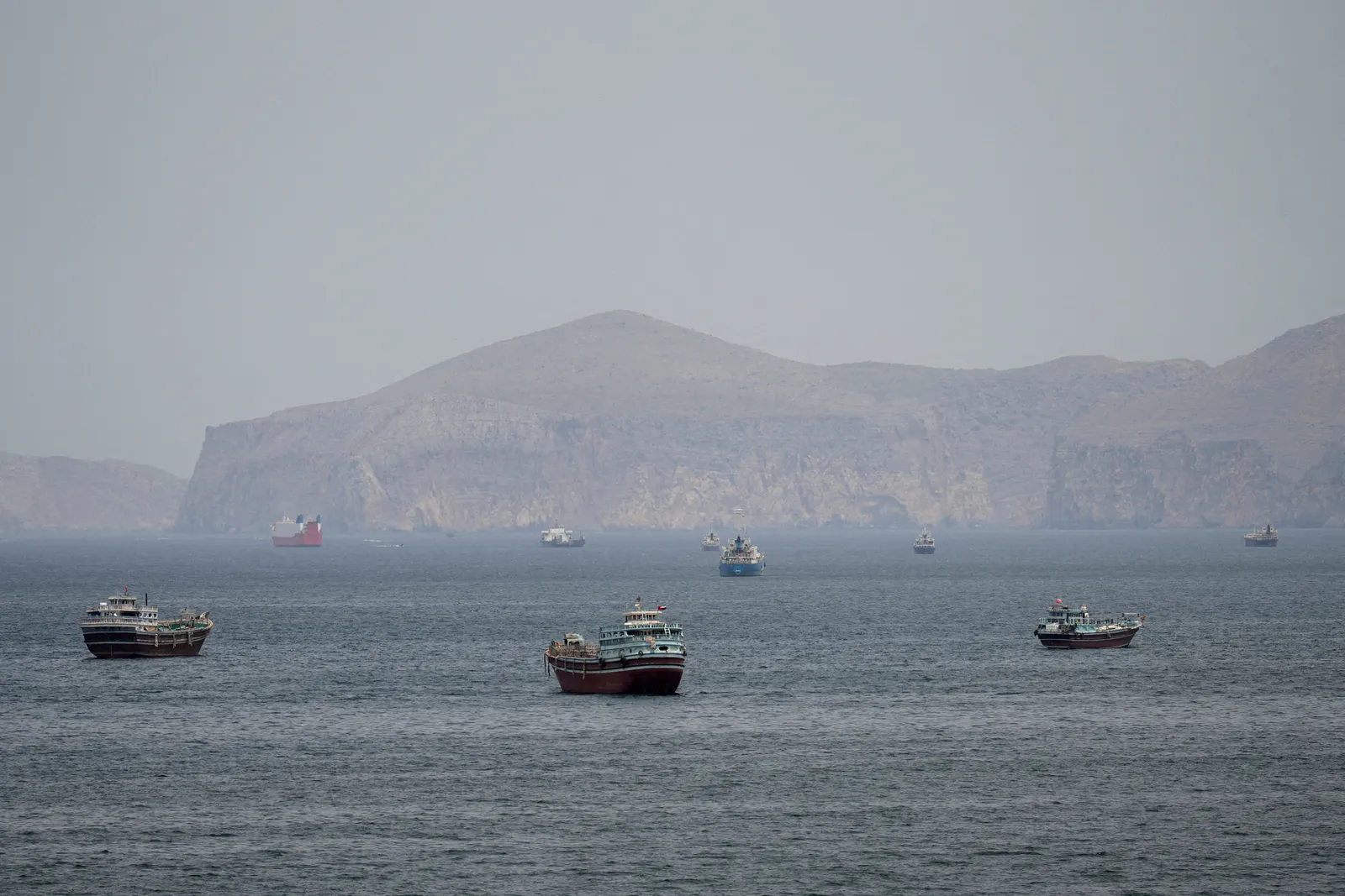 Oil slips again as US, Iran sign peace deal